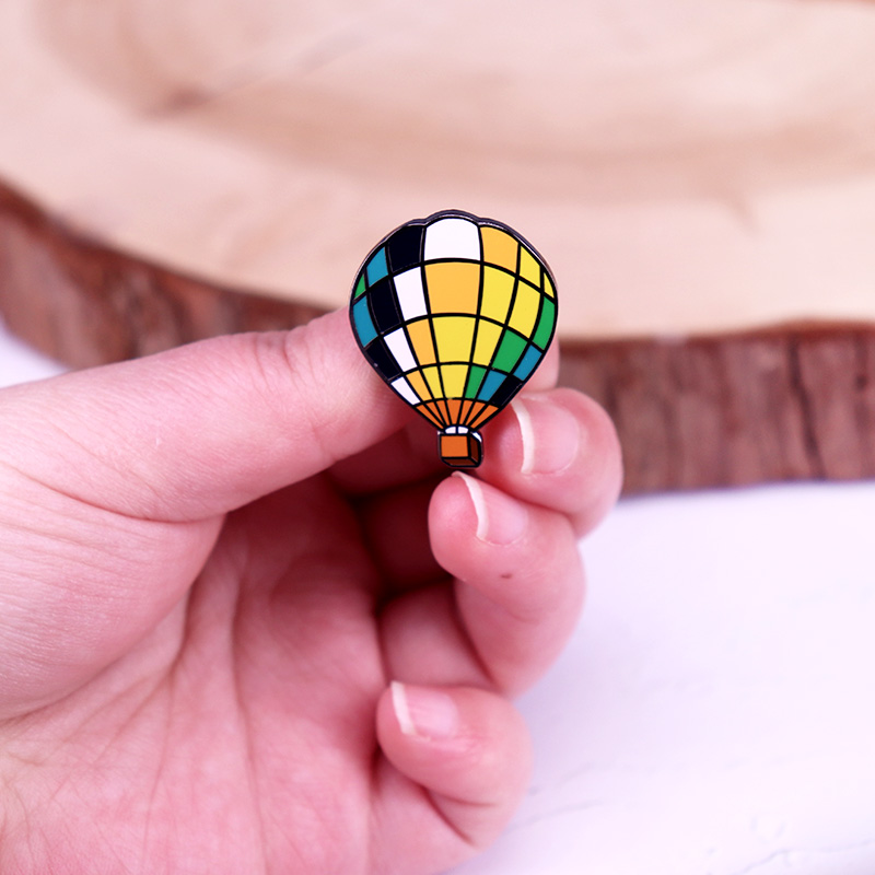 Heißluftballon Emaille Pin You – Embroidery Bali Bewertung und Preis