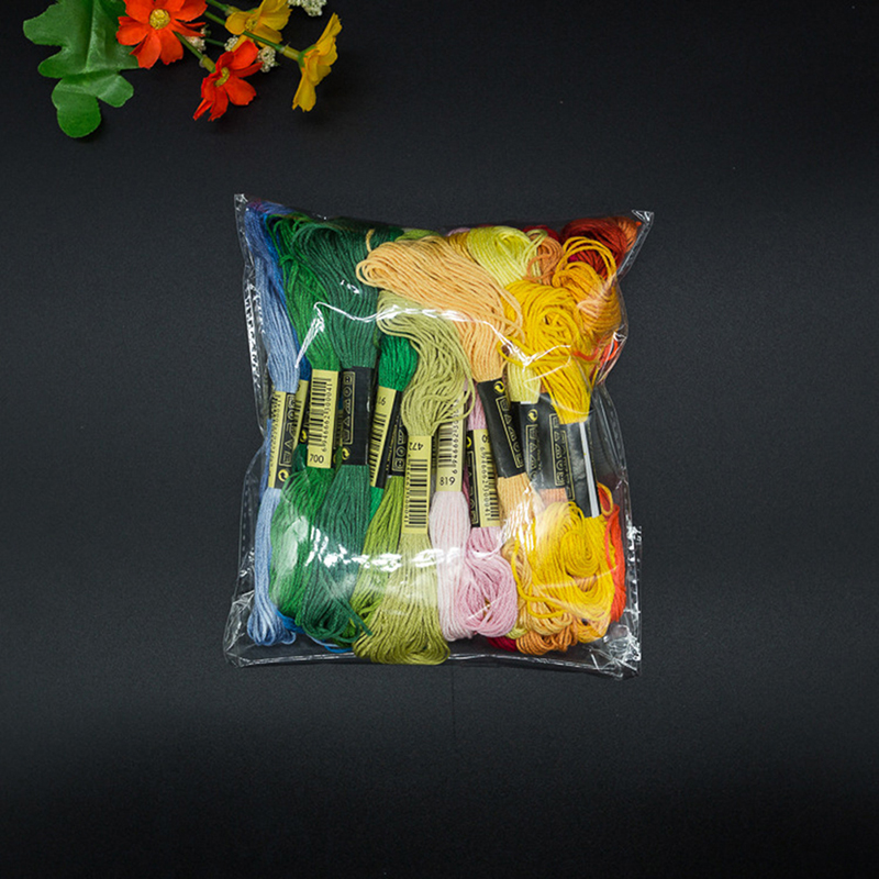 C 24/100/50 Mehrfarbige Kreuzs – Embroidery Thread Bewertung und Preis
