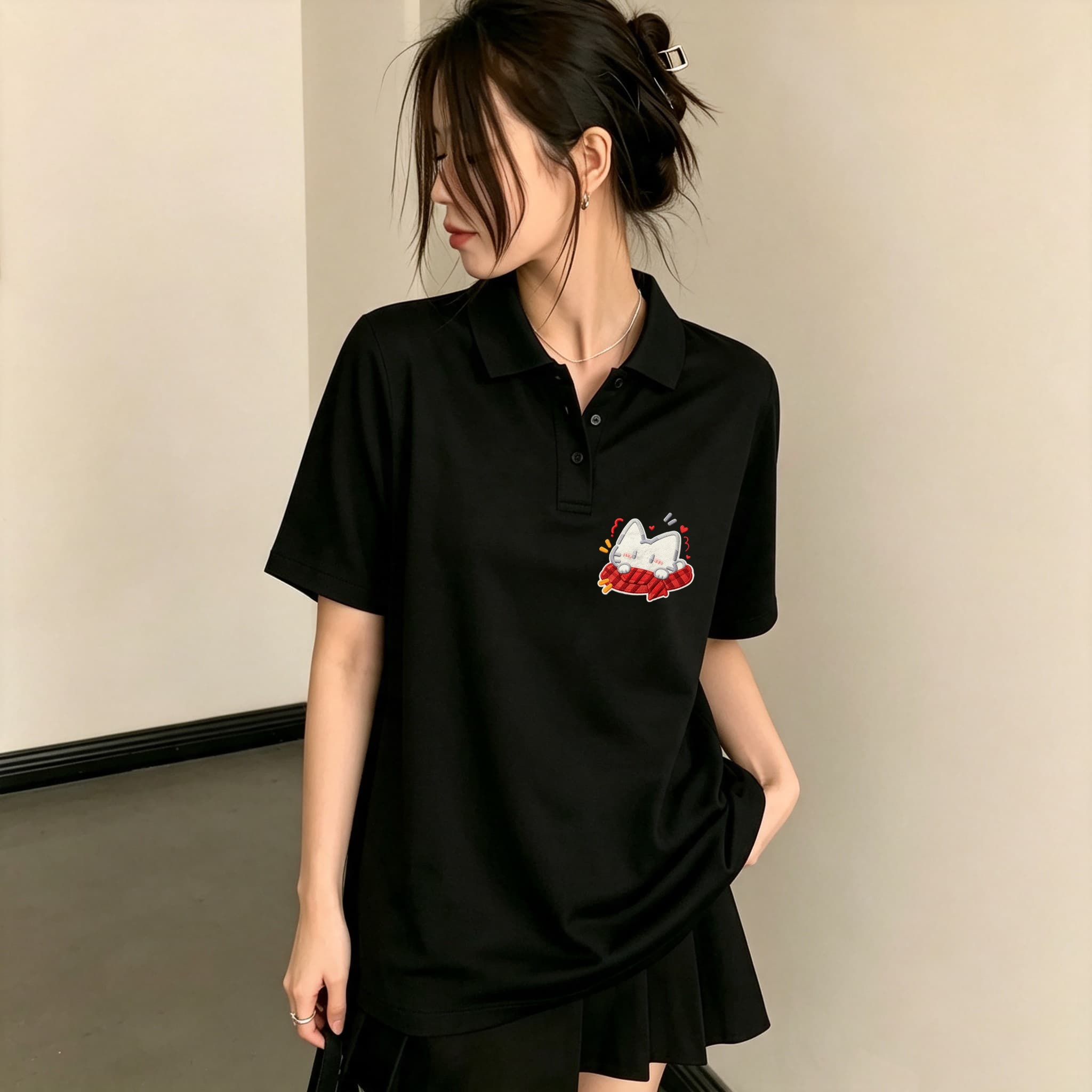 Damen-Poloshirt mit schwarzem  – Embroidery On Black Shirt Bewertung und Preis