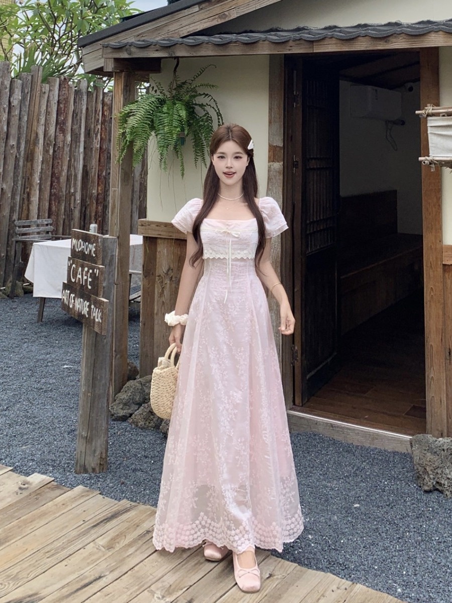 Süßes Spitzenkleid mit A-Linie – Embroidery Effect Bewertung und Preis
